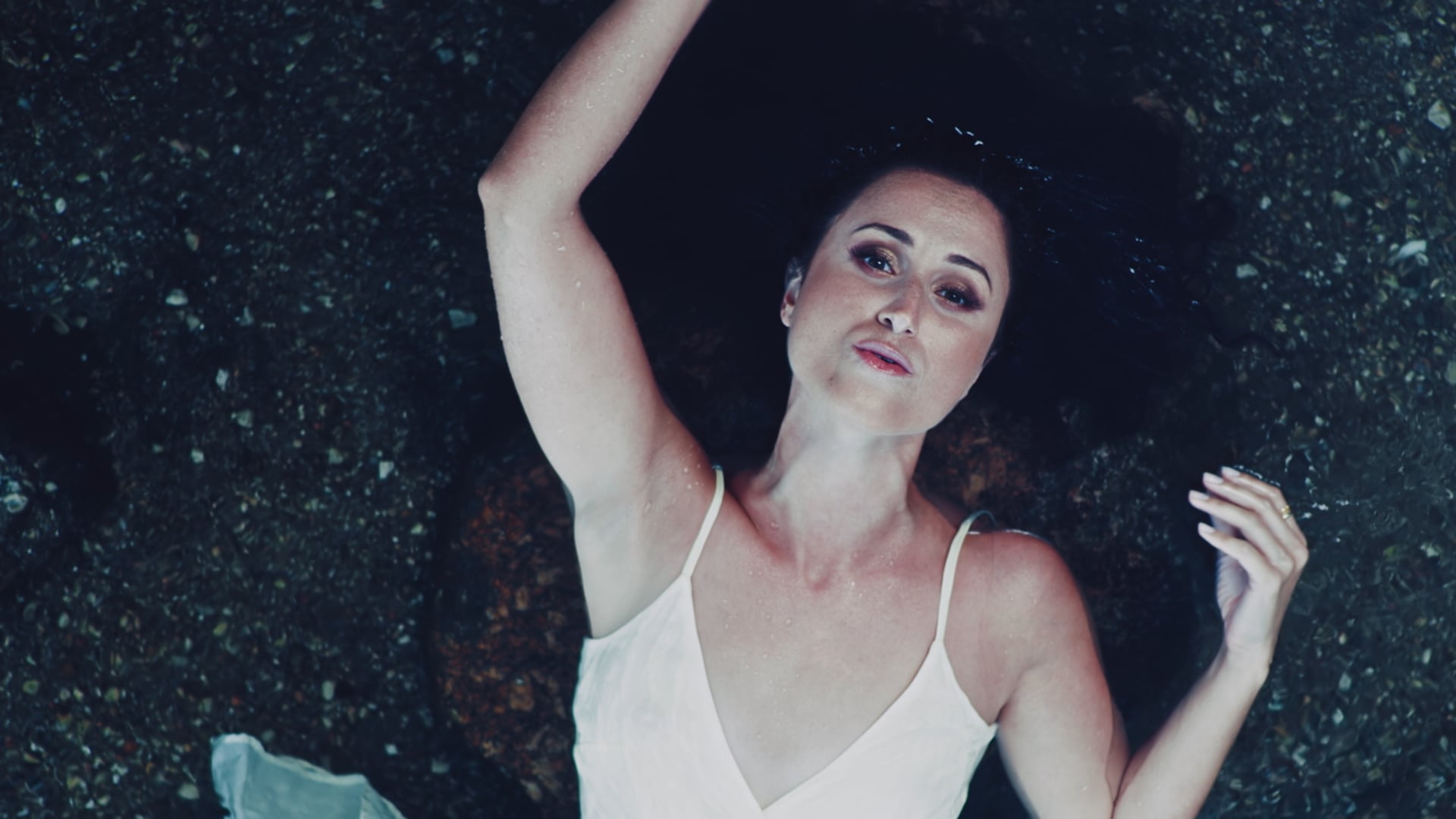 Maria Mendes - "E Se Não For Fado" [Official Music Video]