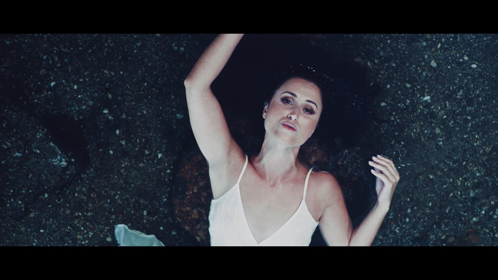 Maria Mendes - "E Se Não For Fado" [Official Music Video]