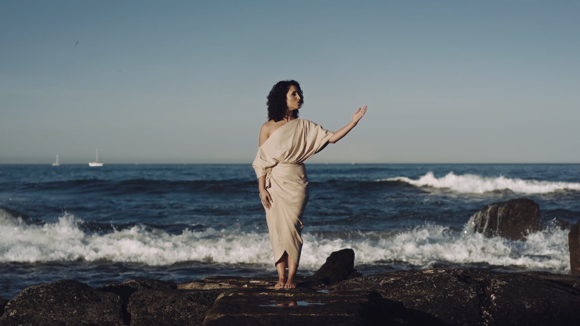 Maria Mendes - Barco Negro [Official Music Video]