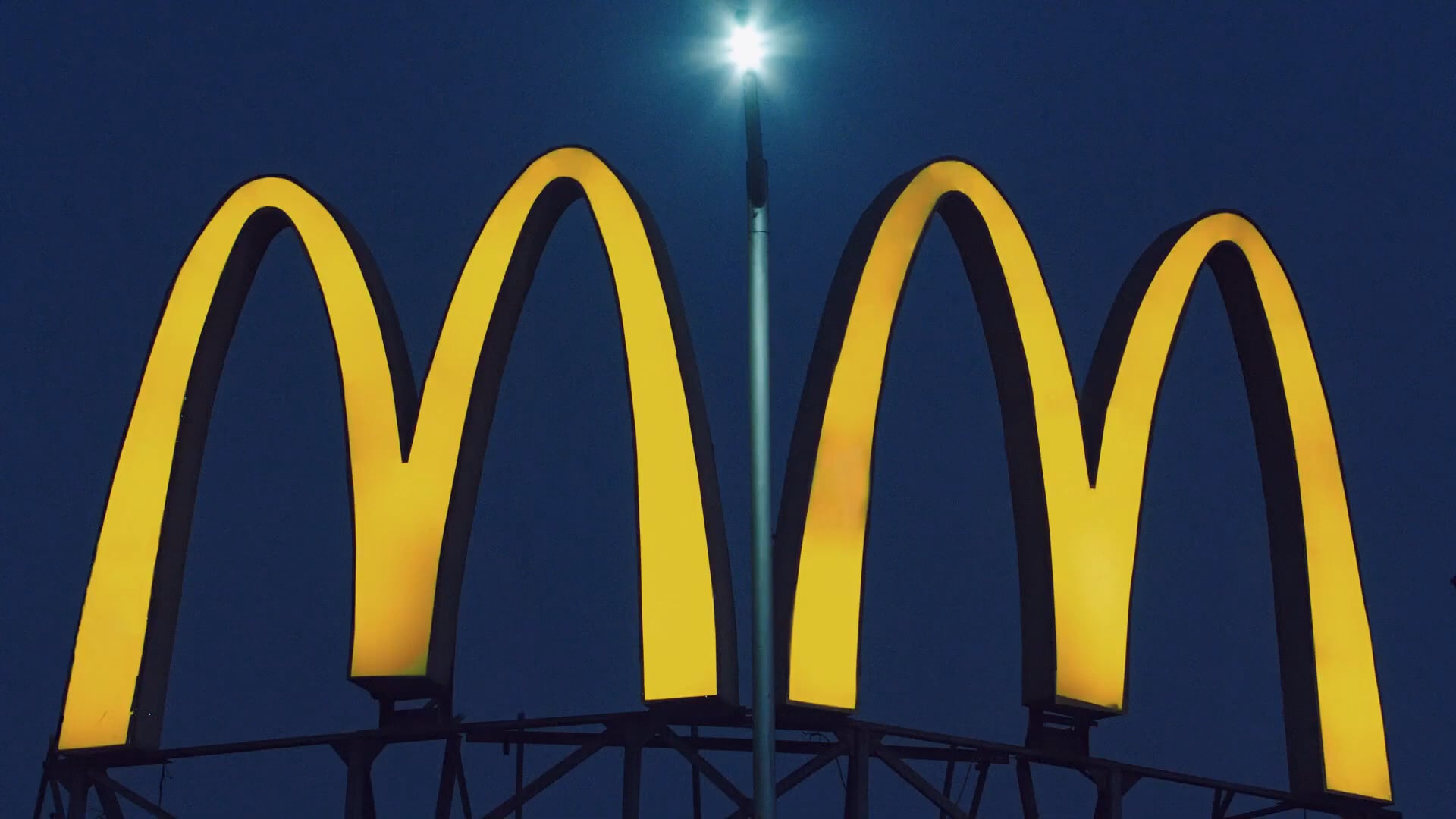Macdonald's 25 years, Dir.: Ahmed El Naggar