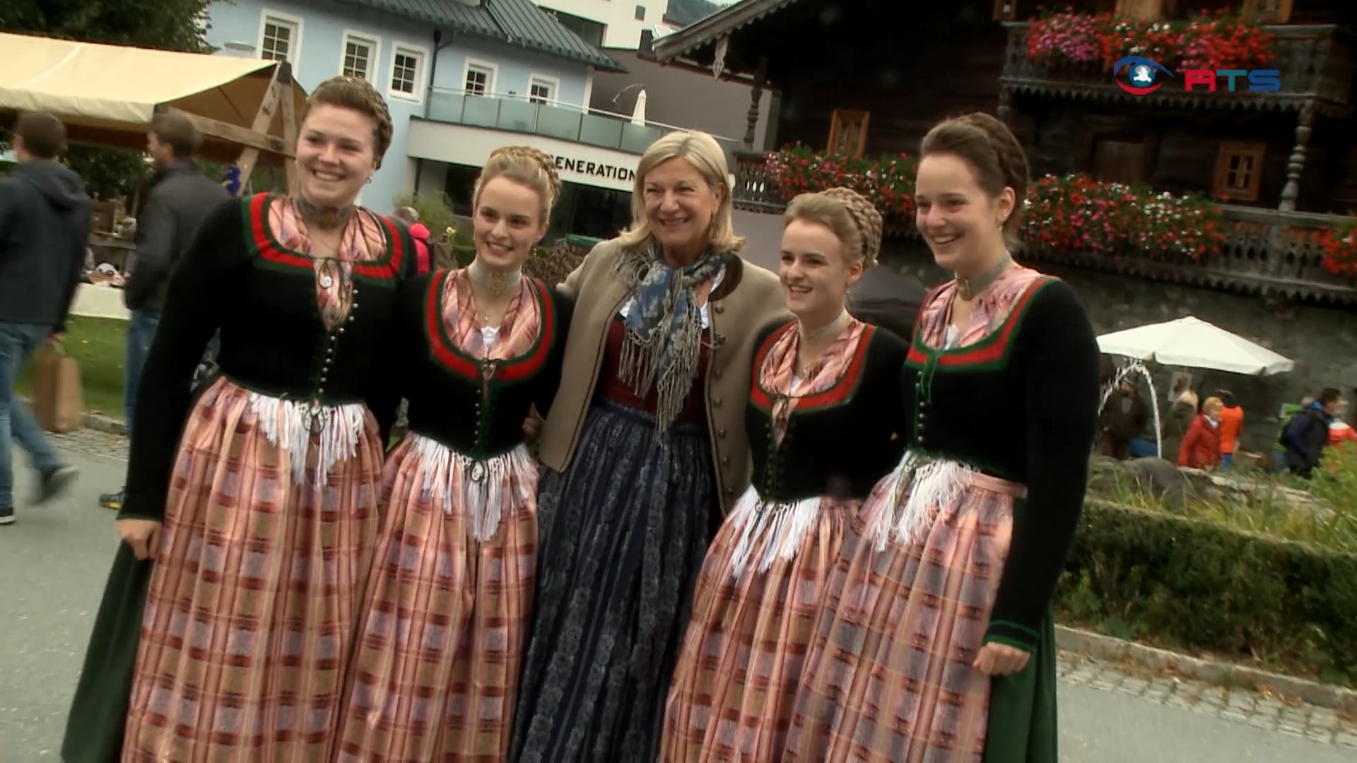 bauernmarkt-in-hollersbach-mit-grossen-besucherandrang