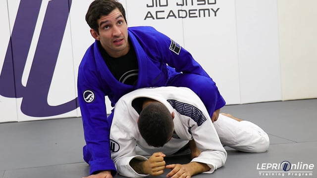 Making the Opponent Give the Back From Mount