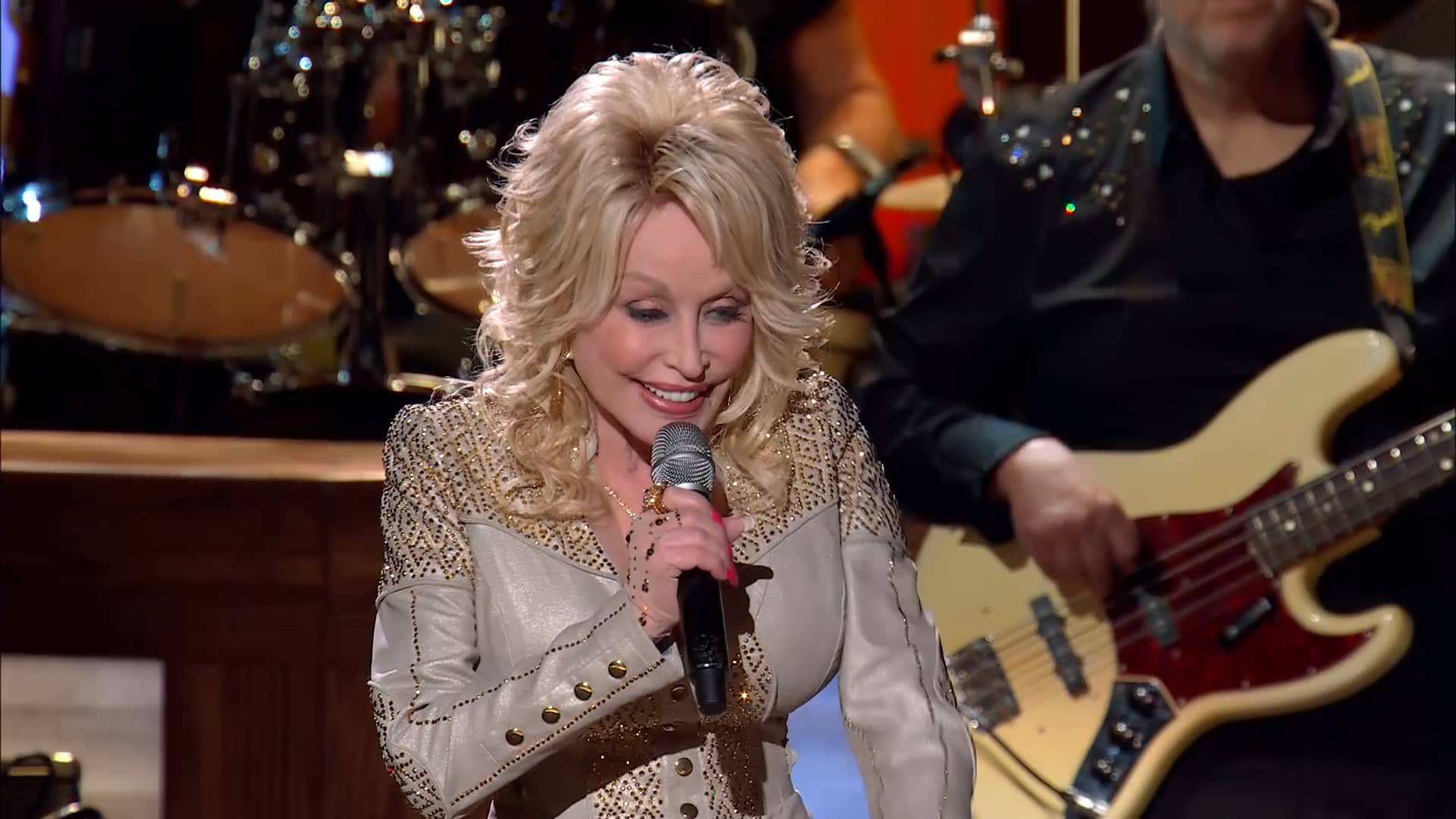 Dolly Parton performs Jolene at Grand Ole Opry on Vimeo