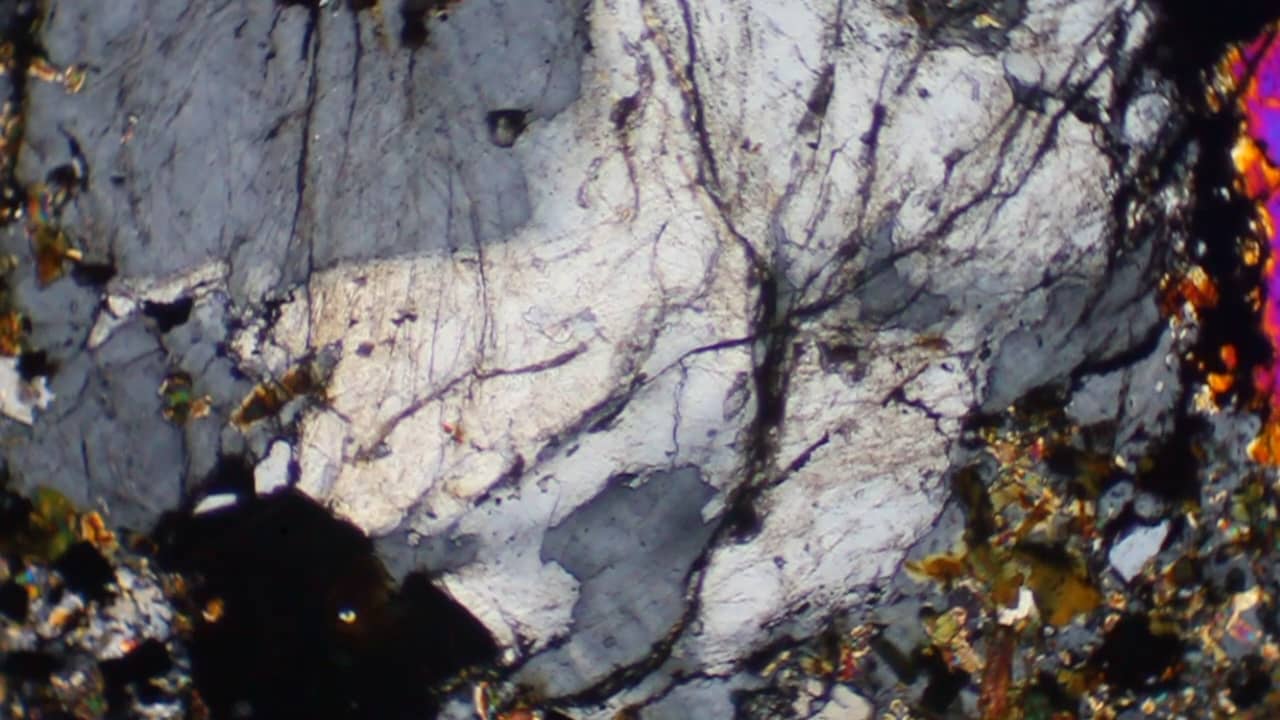 beryl in thin section FKM-288 XP on Vimeo