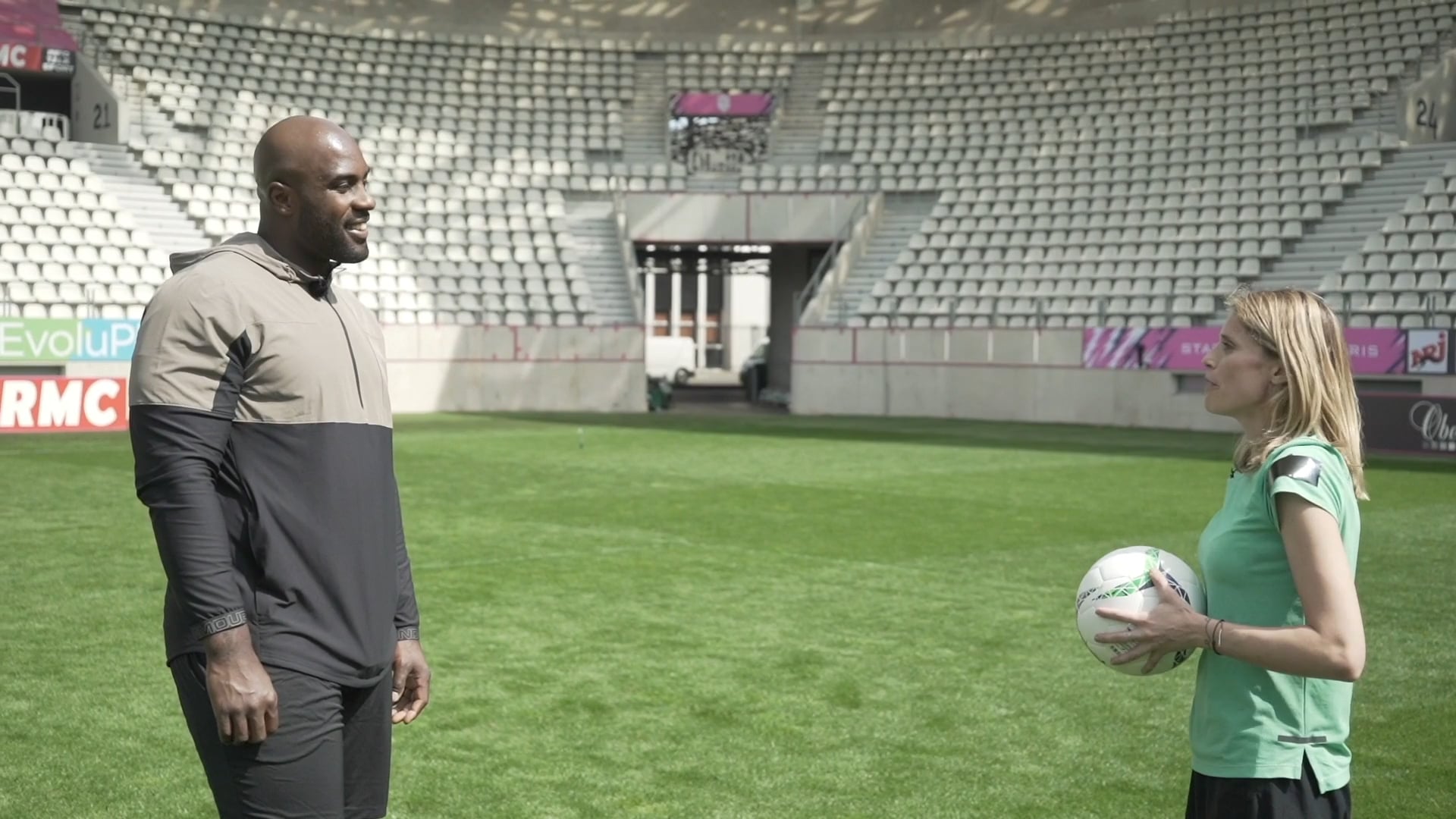 Teddy Riner en prise avec Candice Prevost (Crédit Agricole)