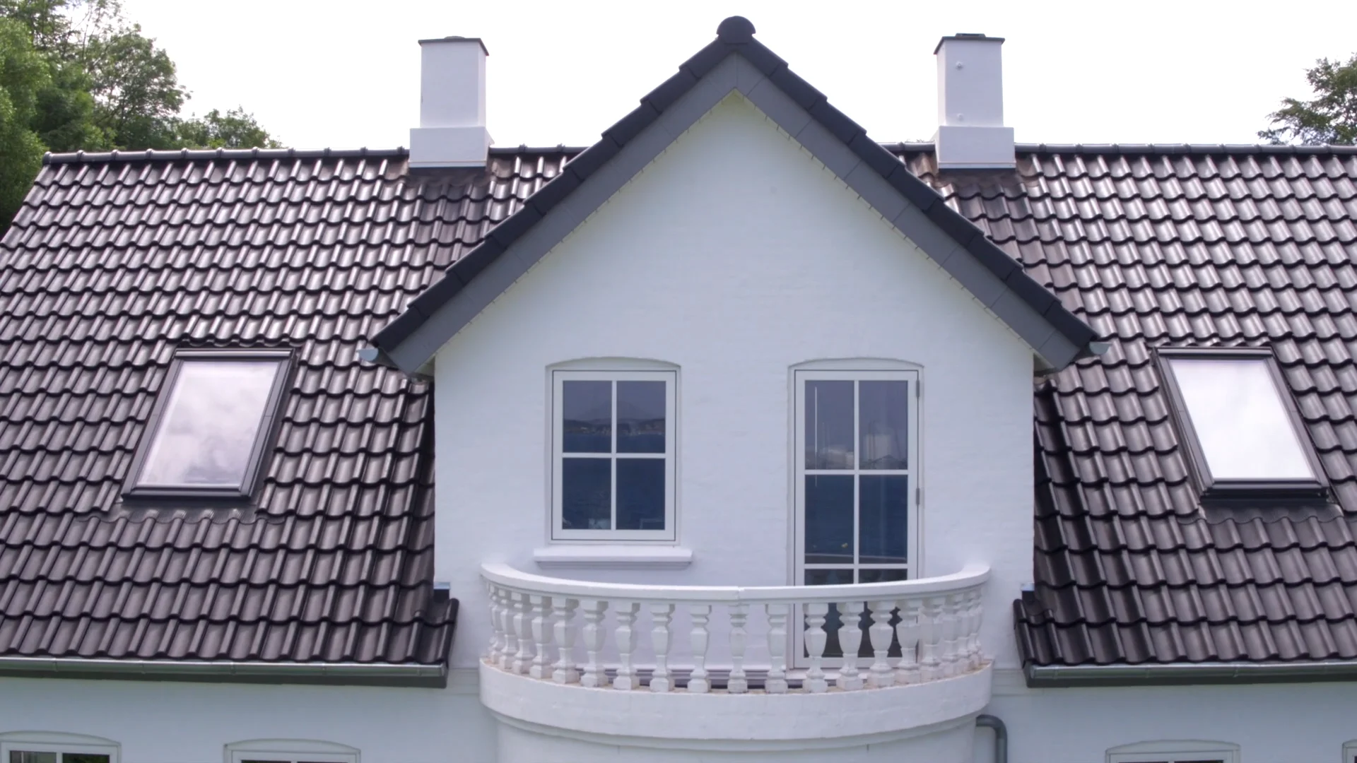 RT 856 Laumans Ideal Variable Black matte-glazed interlocking pantile