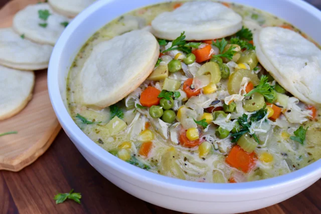 Chicken Pot Pie Soup (VIDEO) 