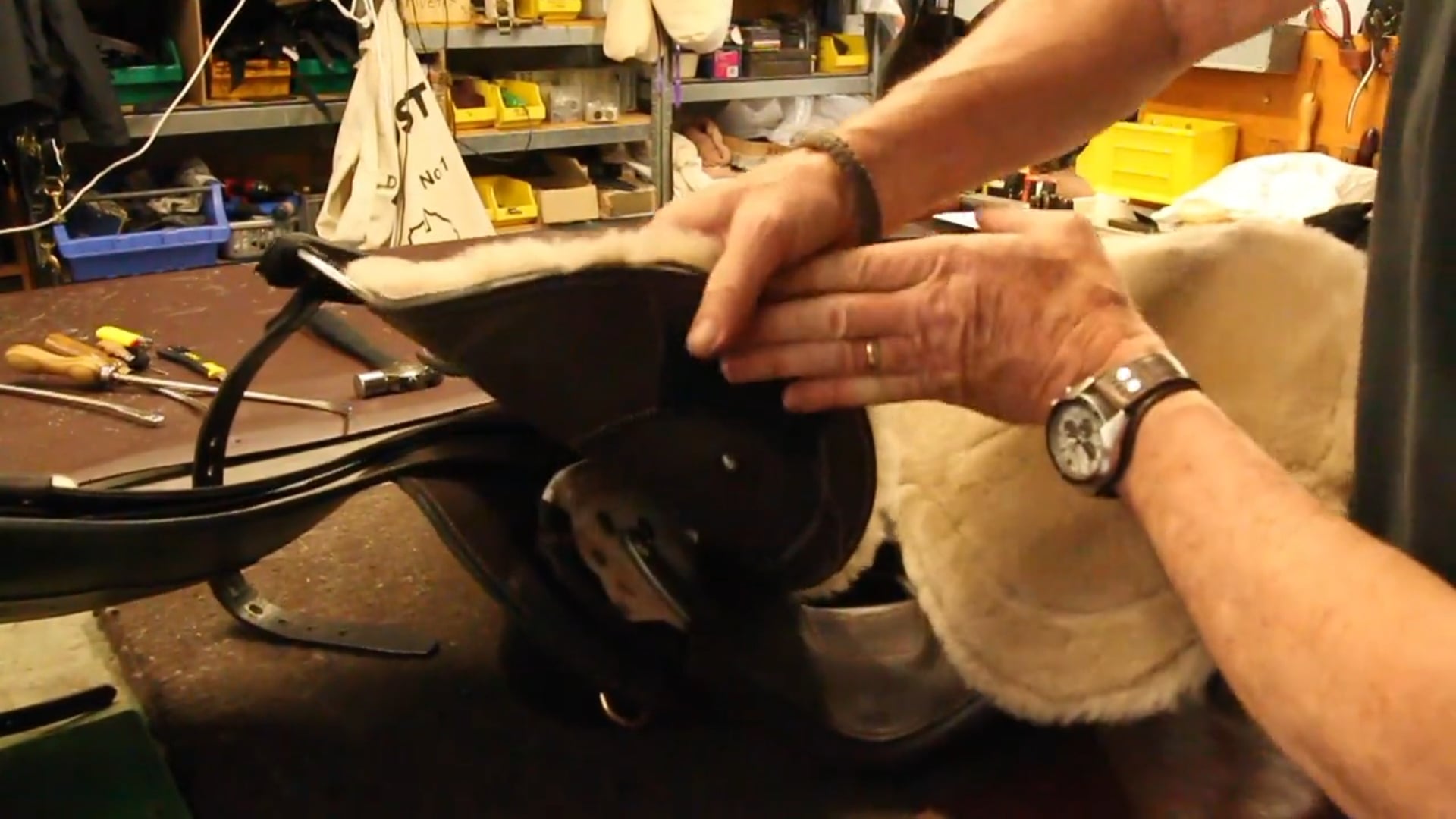 Peter Horobin Saddlery - Half Breed Gullet Change Video