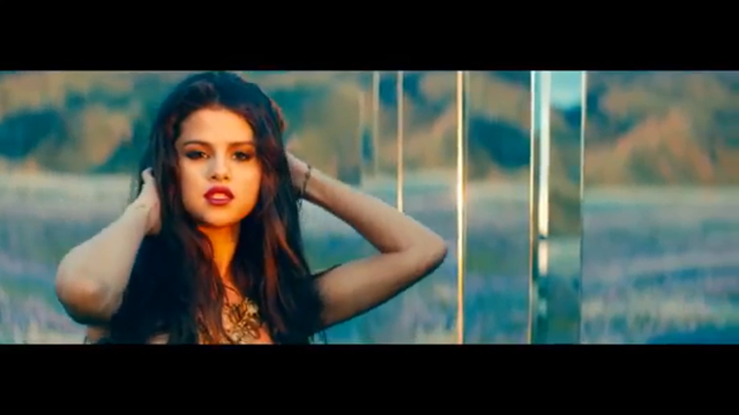 SELENA GOMEZ-COME & GET IT