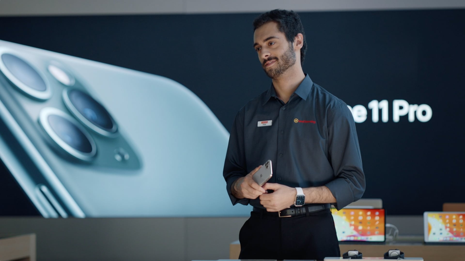 Noel Leeming 'Apple'