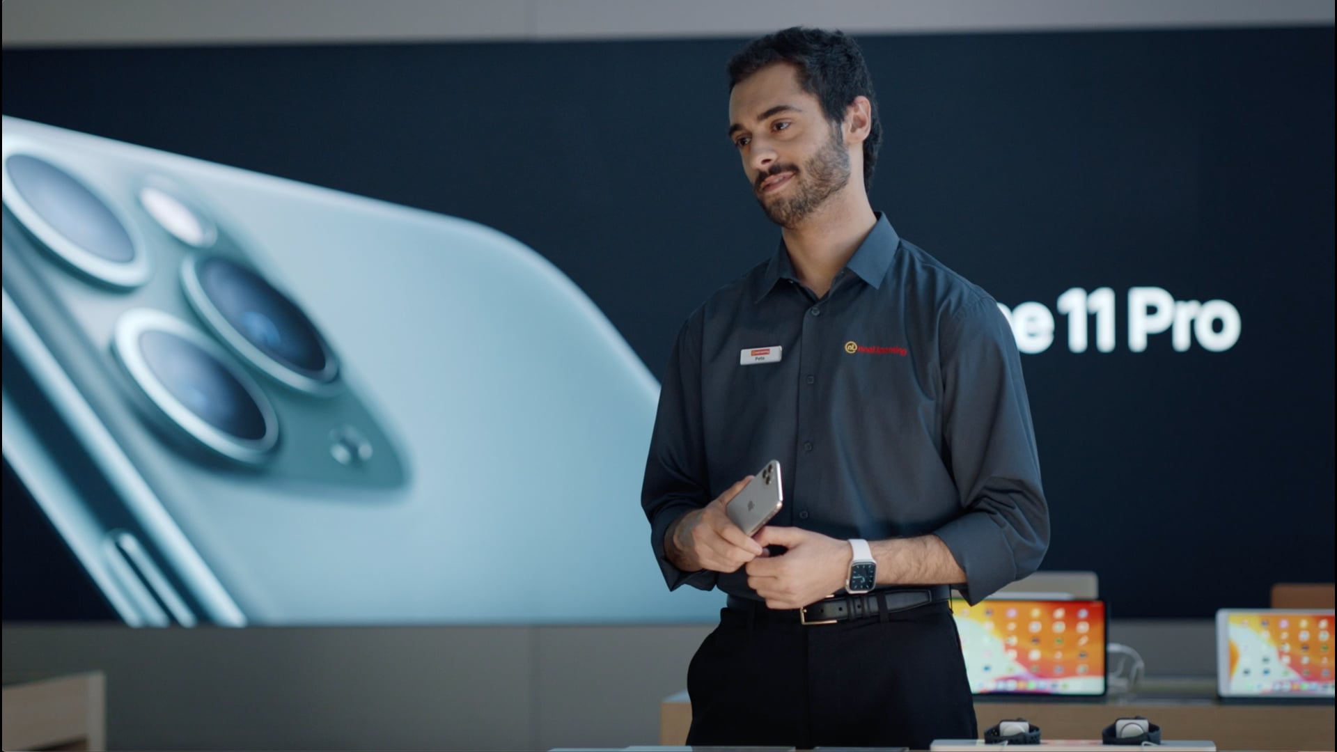 Noel Leeming 'Apple'