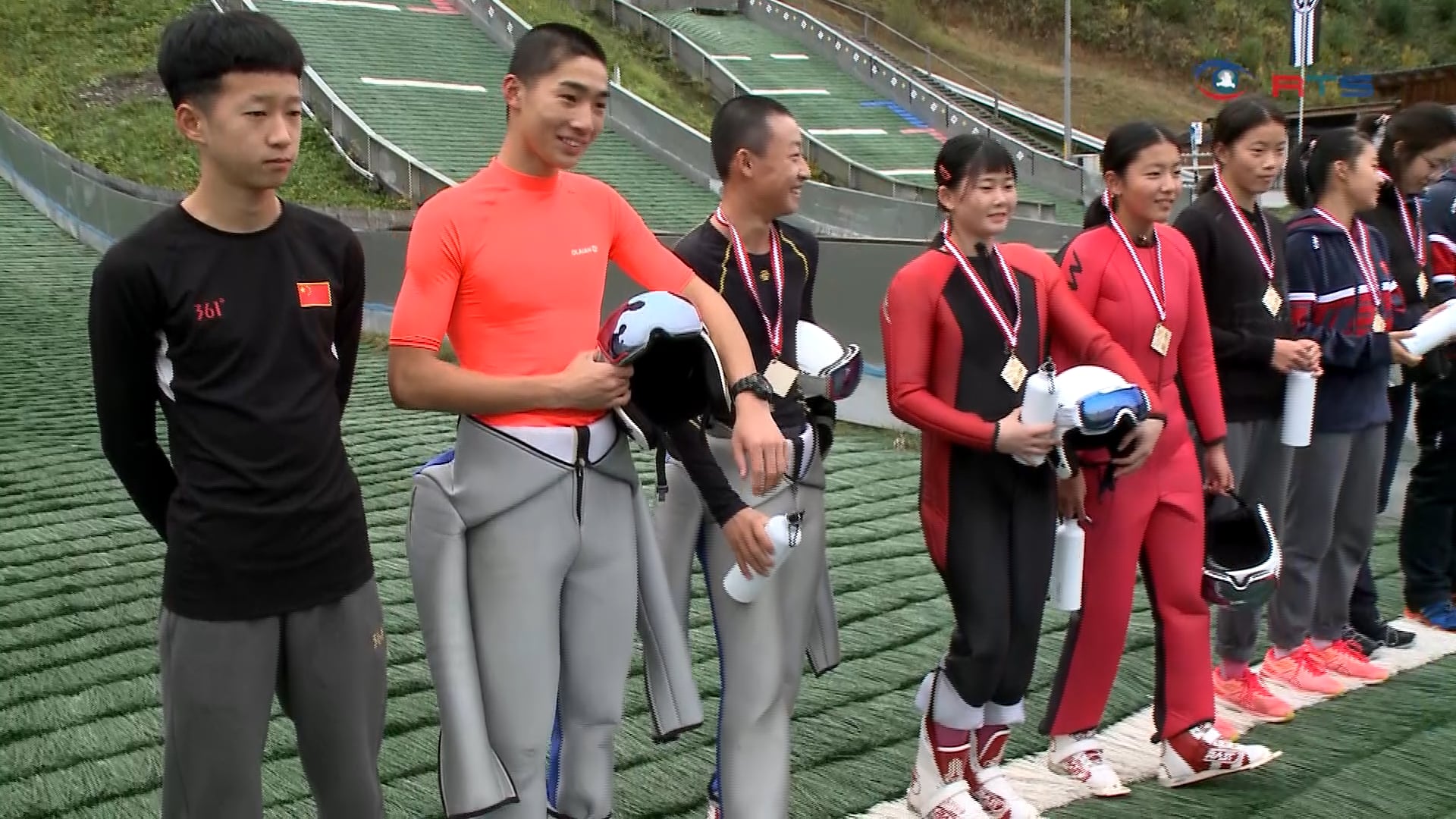 nationalteam-china-trainiert-fuer-die-olympischen-spiele-auf-der-schanze-in-schwarzach