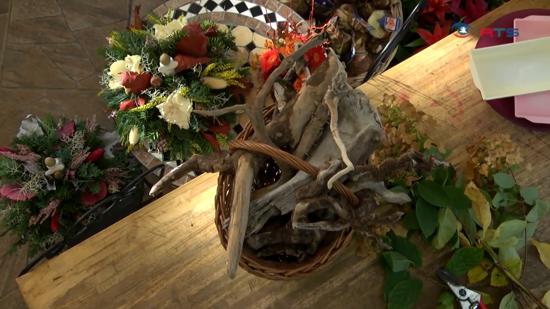 do-it-yourself-anleitung-fuer-ein-wandelbares-tischgesteck