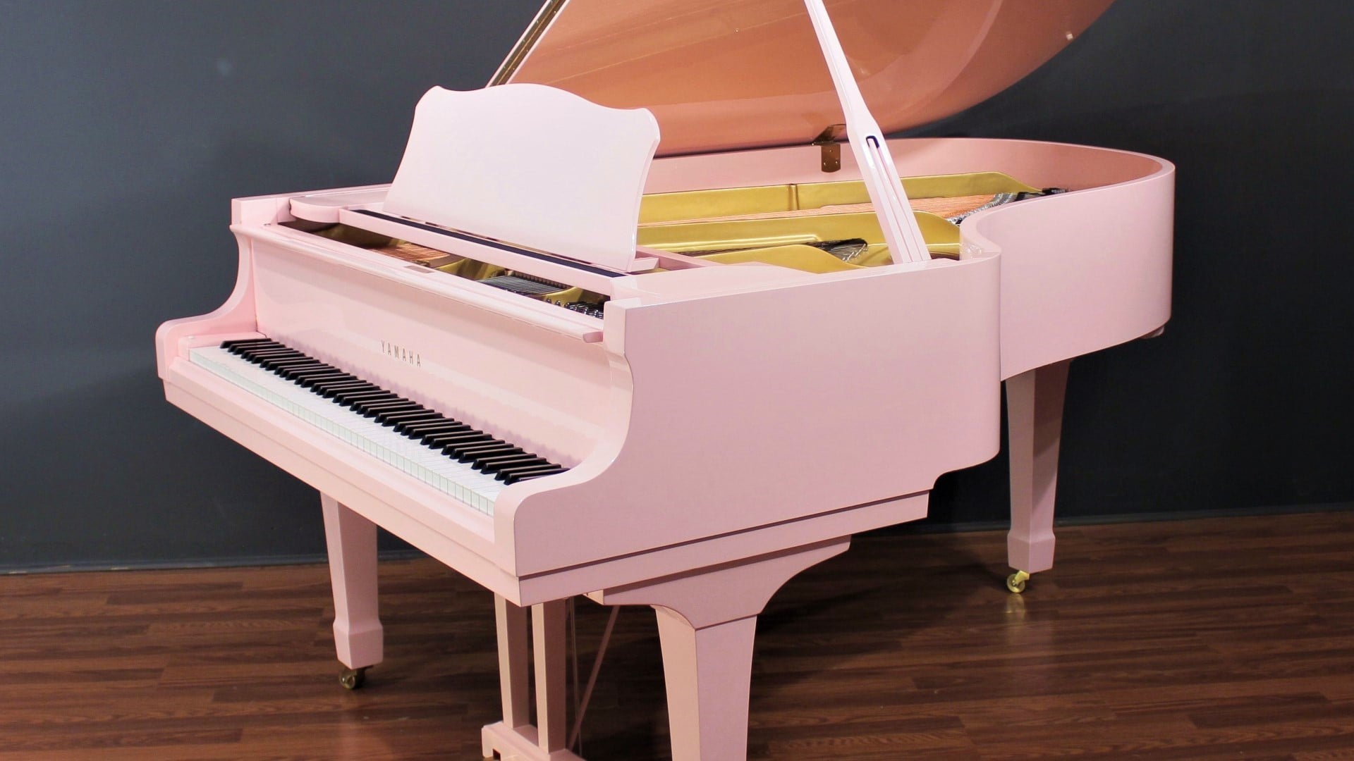 Yamaha Designer Pink Grand Piano G5 66Yamaha Designer Pink Grand Piano G5 66  