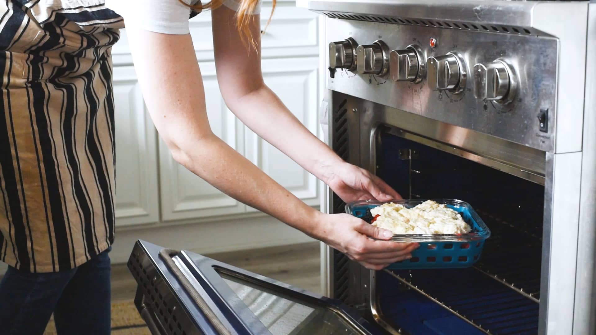 Ello Duraglass 8x8 Baking Dish on Vimeo