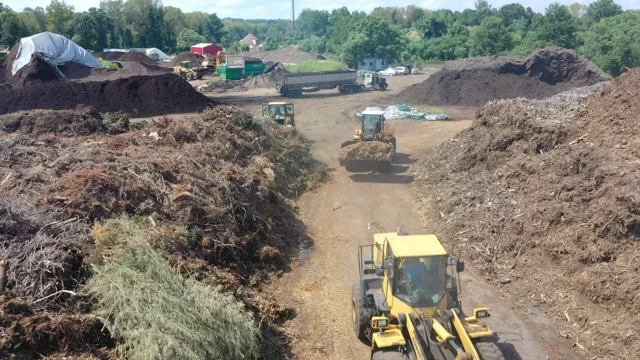 Black Dye Mulch in Orangeburg & Goshen— Organic Recycling