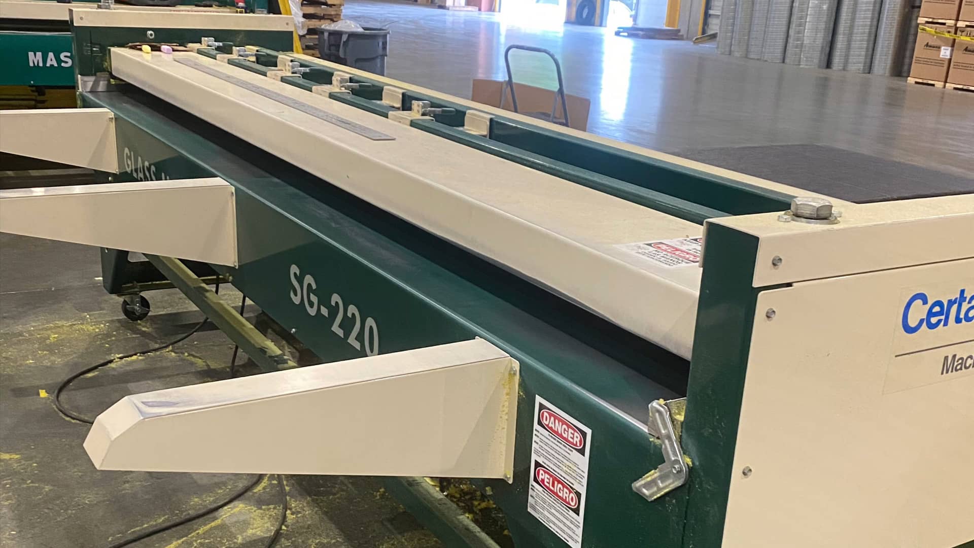 Glass Master SG220 Ductboard Grooving Machine on Vimeo