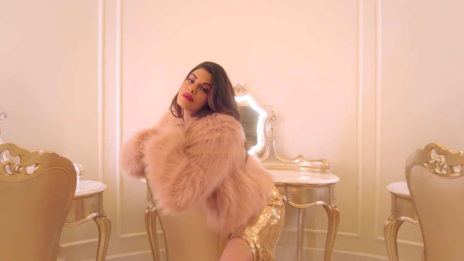 SPLASH JACQUELINE FERNANDEZ "WEAR A LITTLE WOW"