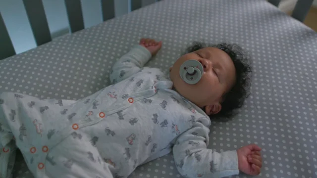 Sleepingbeeg - Safe Sleep for Babies (Video) (for Parents) - Nemours KidsHealth