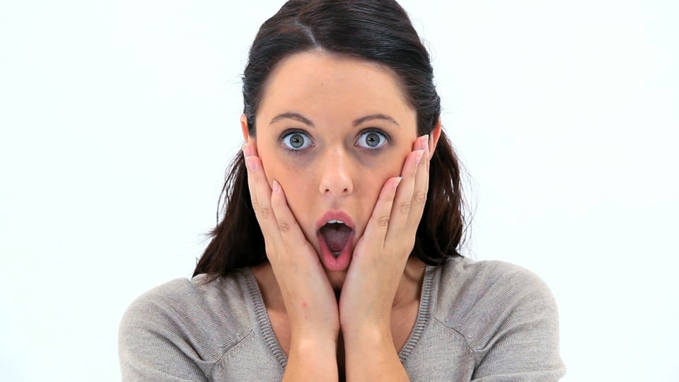 L was surprised. Женщина в шоке. Женщина удивлена домашнее фото.
