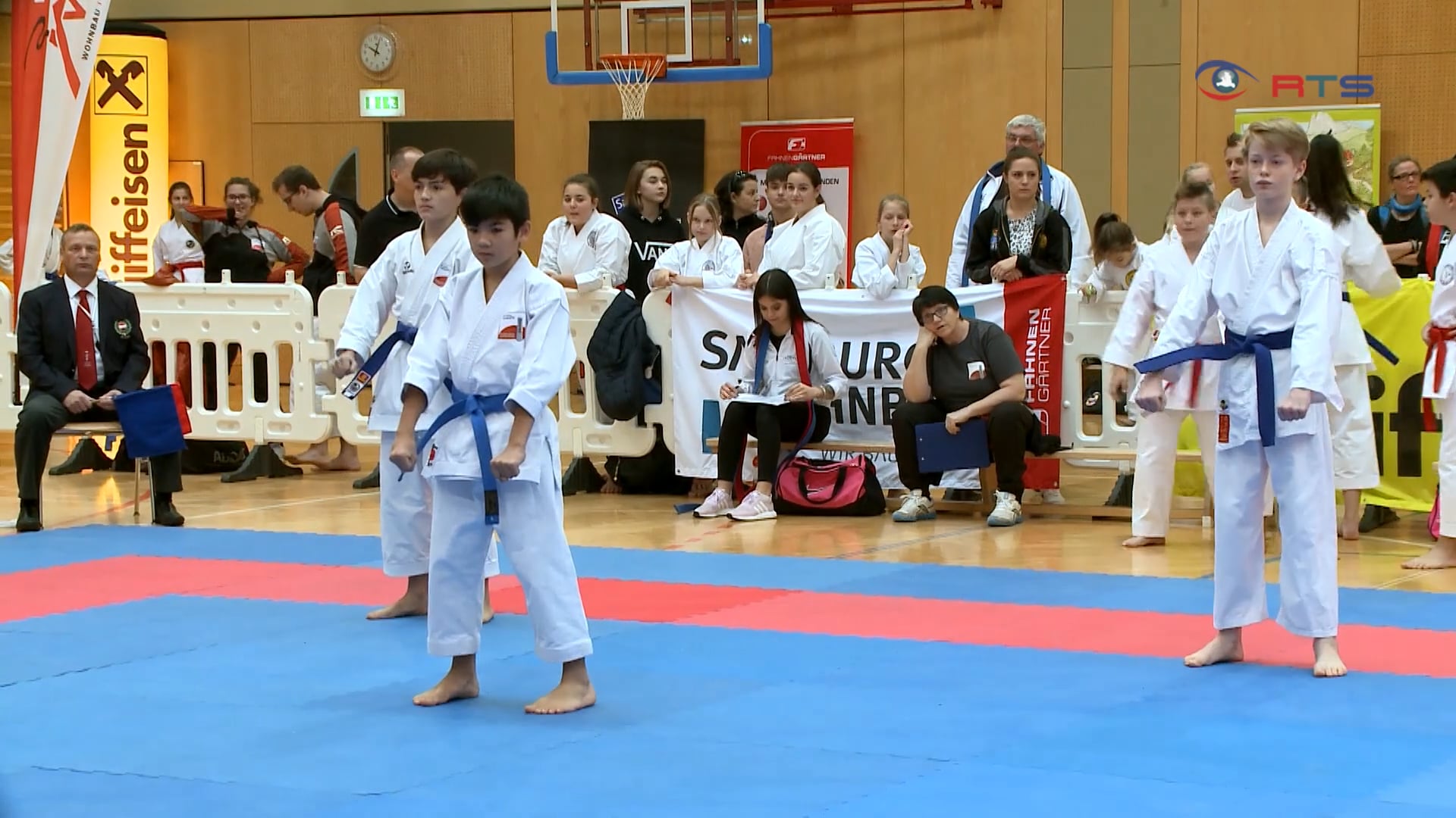 160-sportler-beim-internationalen-karate-nachwuchs-cup-und-para-karatecup-in-der-walserfeldhalle