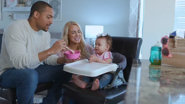 Baby Self-Feeding: Tips, Tricks and Finger Foods to Try