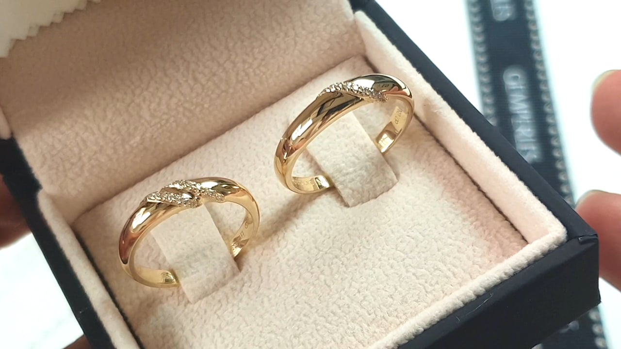 Coppia Realistica Di Fedi Nuziali Dorate | Vettore Gratis - Foto 8