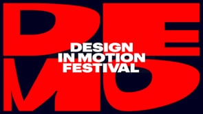 2019年、アムステルダム中央駅。構内のデジタルサイネージが24時間、モーションデザインの展示面に切り替わった。DEMO の出発点となった光景。