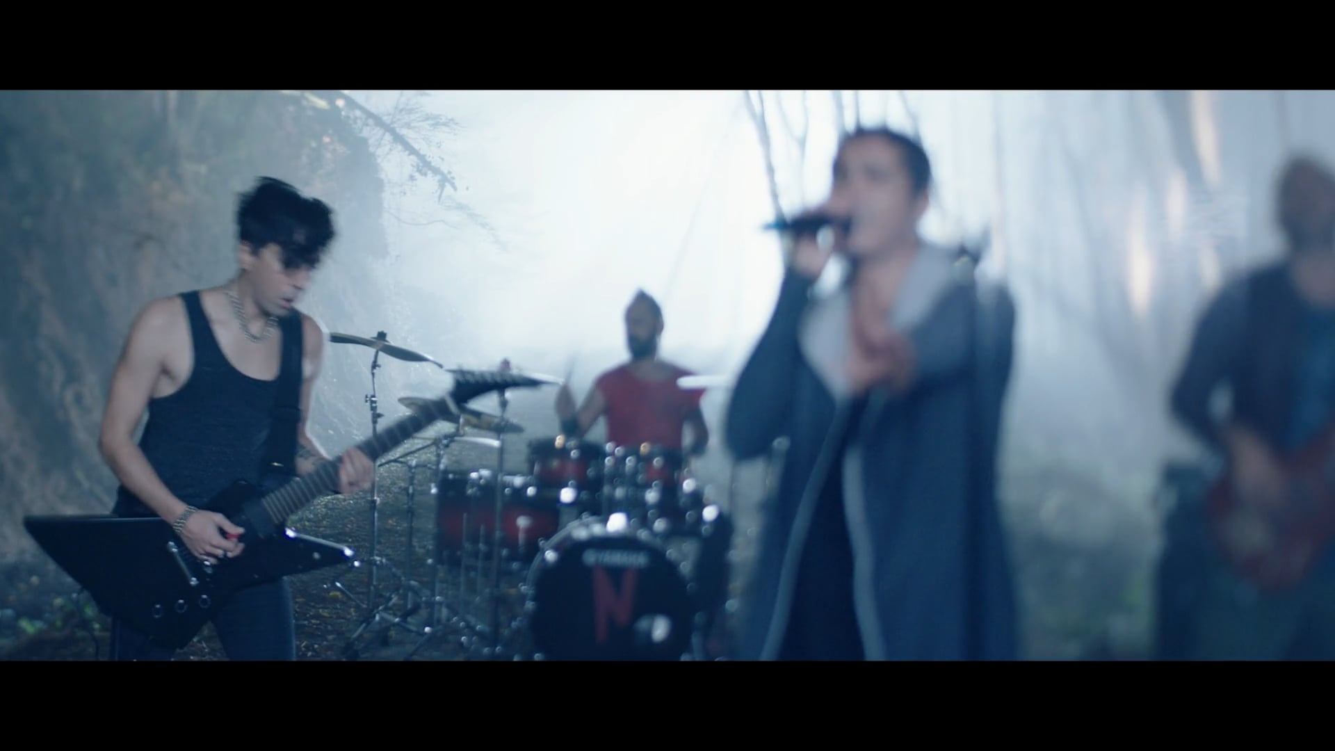 maNga - Işıkları Söndürseler Bile (Music Video) | 2014