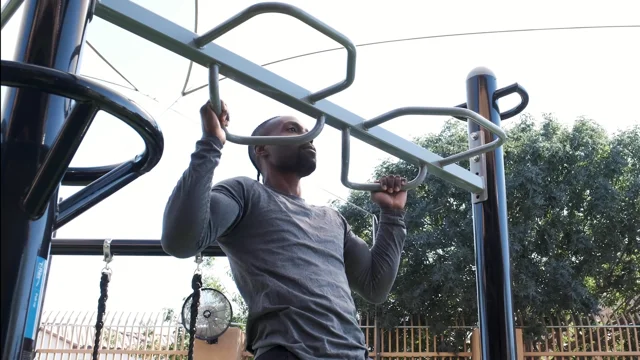 The Revolver Pull-up Bar - MoveStrong