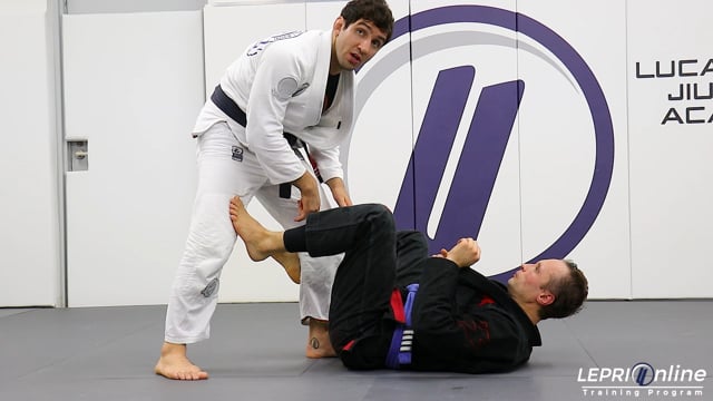 Knee Cut Pass Attempt With Reverse De La Riva and Knee Shield to Back Take
