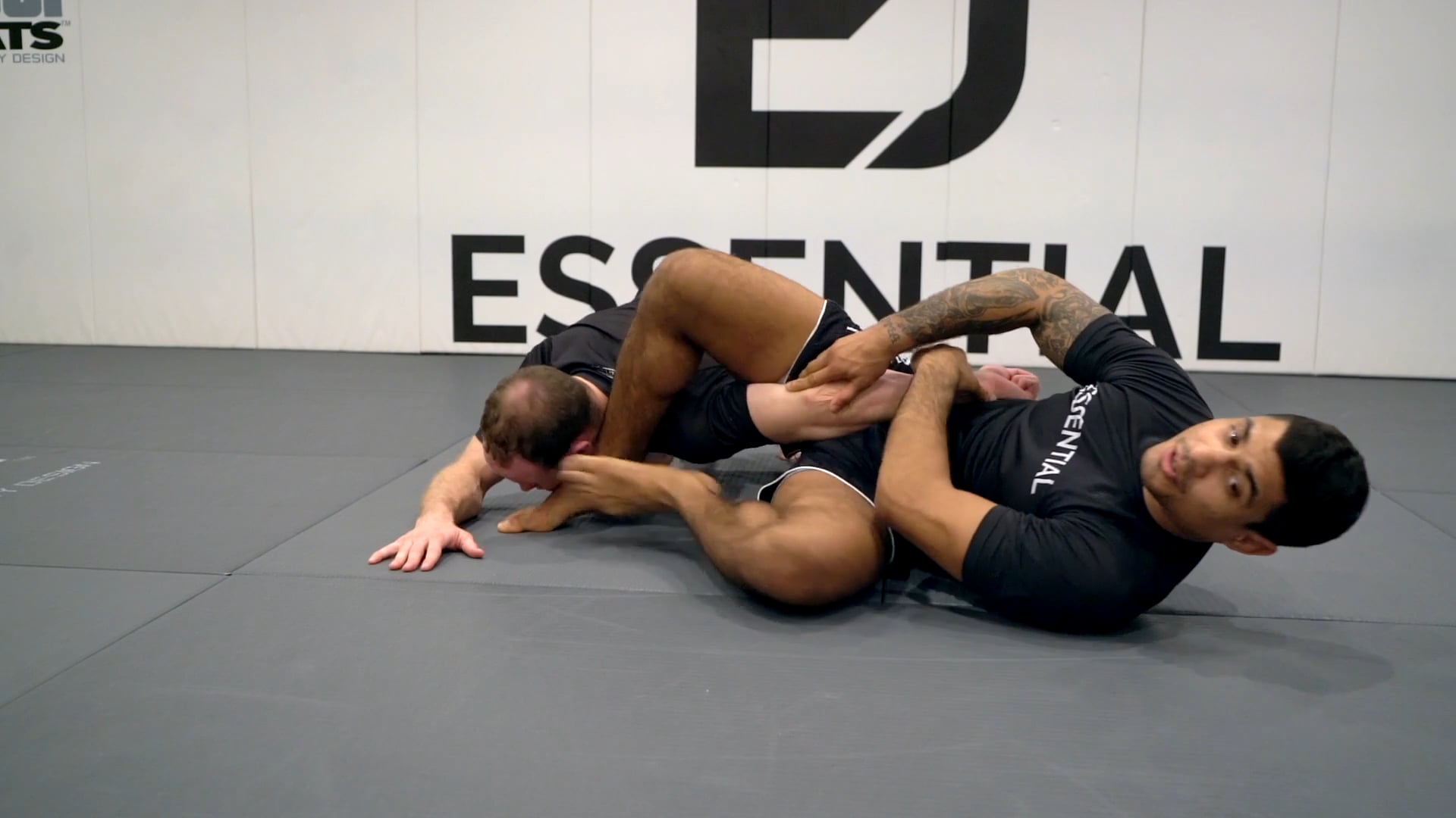 BICEP SLICER SHOULDER LOCK on Vimeo