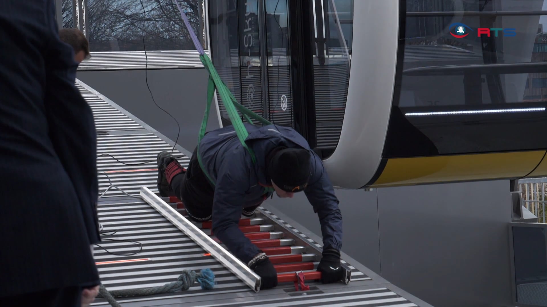 weltrekord-franz-muellner-bewegt-riesenrad-hi-sky-in-muenchen