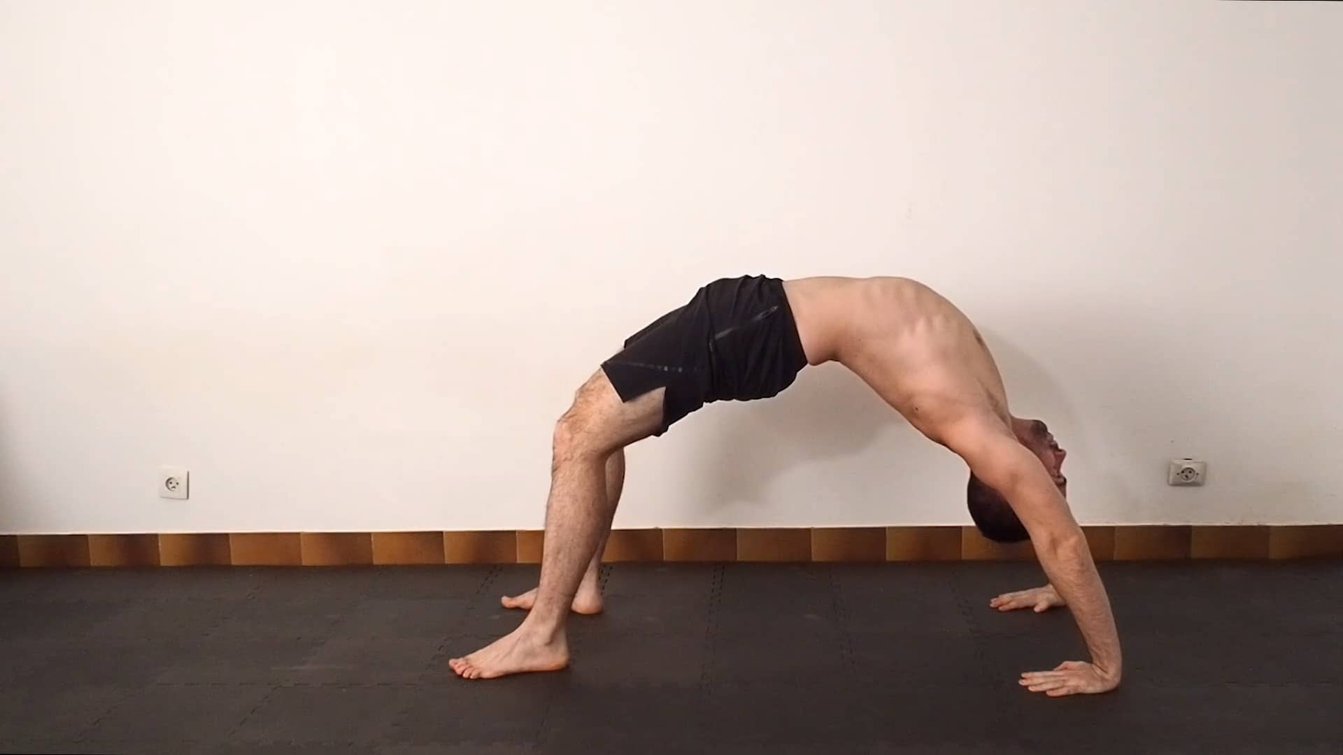 Stretching en pont - gainage (niveau intermédiaire) on Vimeo