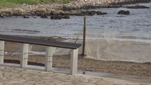 Es tornen a posar les xarxes per evitar que marxi la sorra de Riells