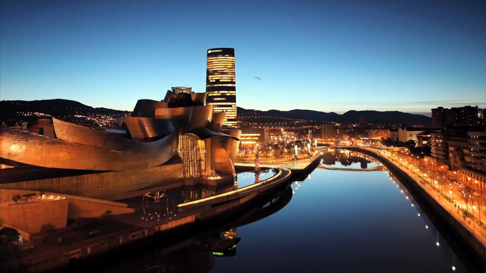 Cena de Gala en el Museo Guggenheim Bilbao. Table Mapping by Lumentium | Espacio Bureau