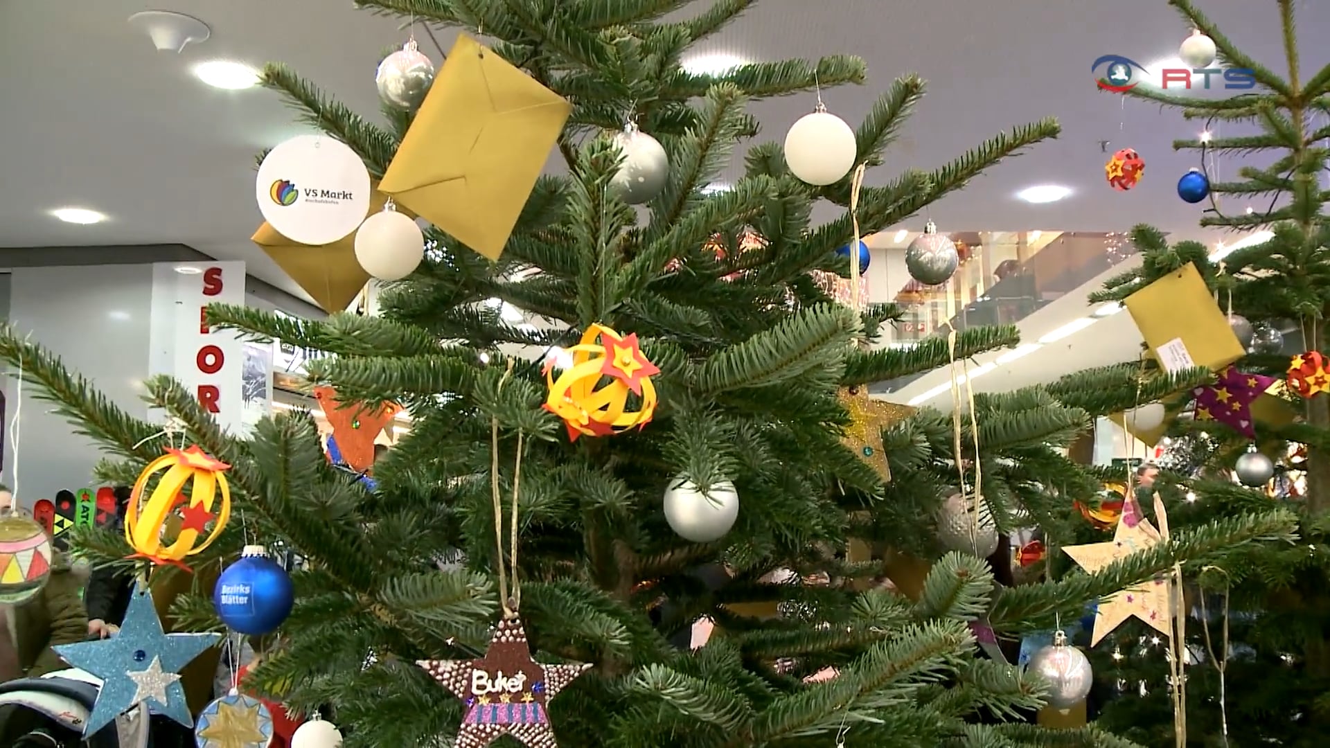 kindern-einen-weihnachtswunsch-erfuellen-die-wunschbaumaktion-in-bischofshofen