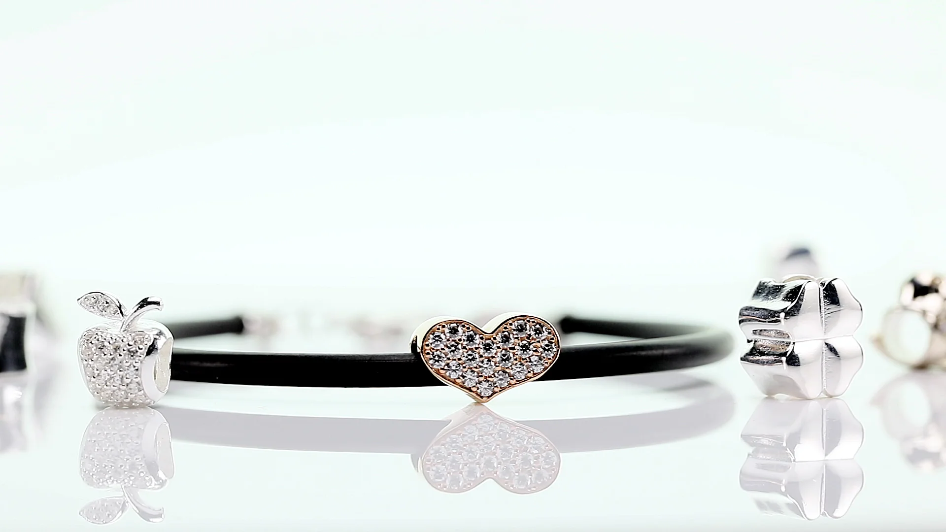 Be Jewels | Orecchini simbolo quadrifoglio – Gioielleria Antico Scrigno