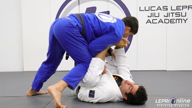 Half Lasso to De La Riva to Omoplata