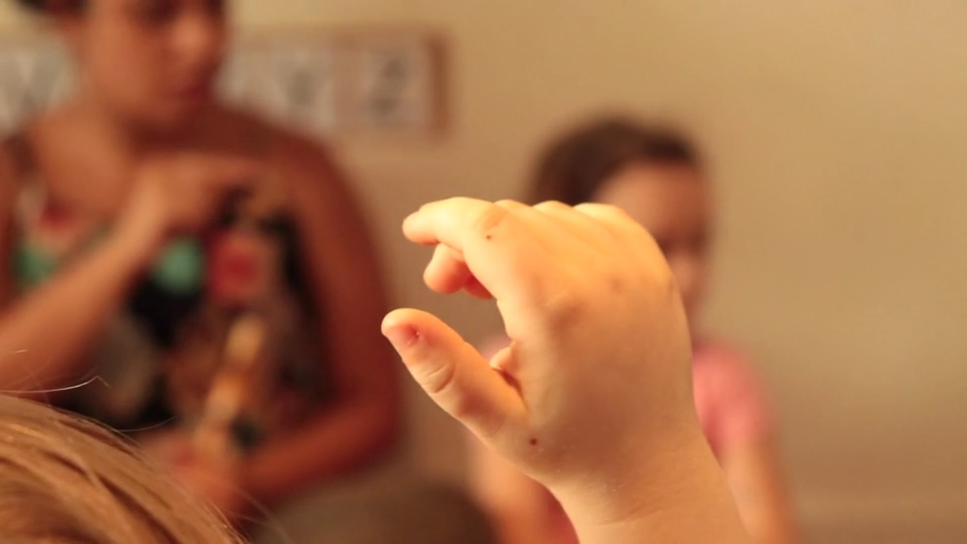 A Democracia Vale a Pena? (Trailer) Série CAMINHOS - EP 01