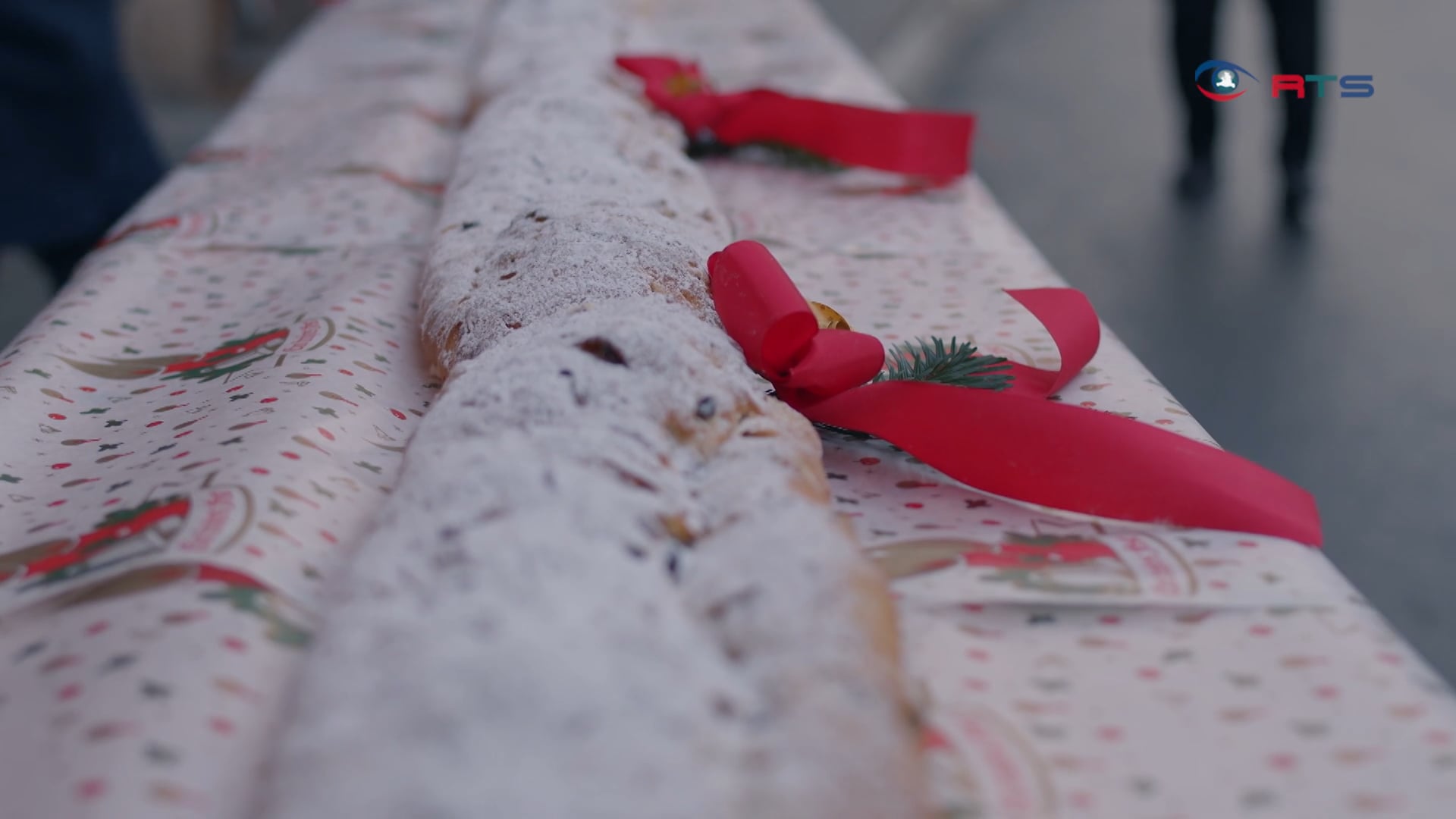 ein-weihnachtsstollen-fuer-den-guten-zweck