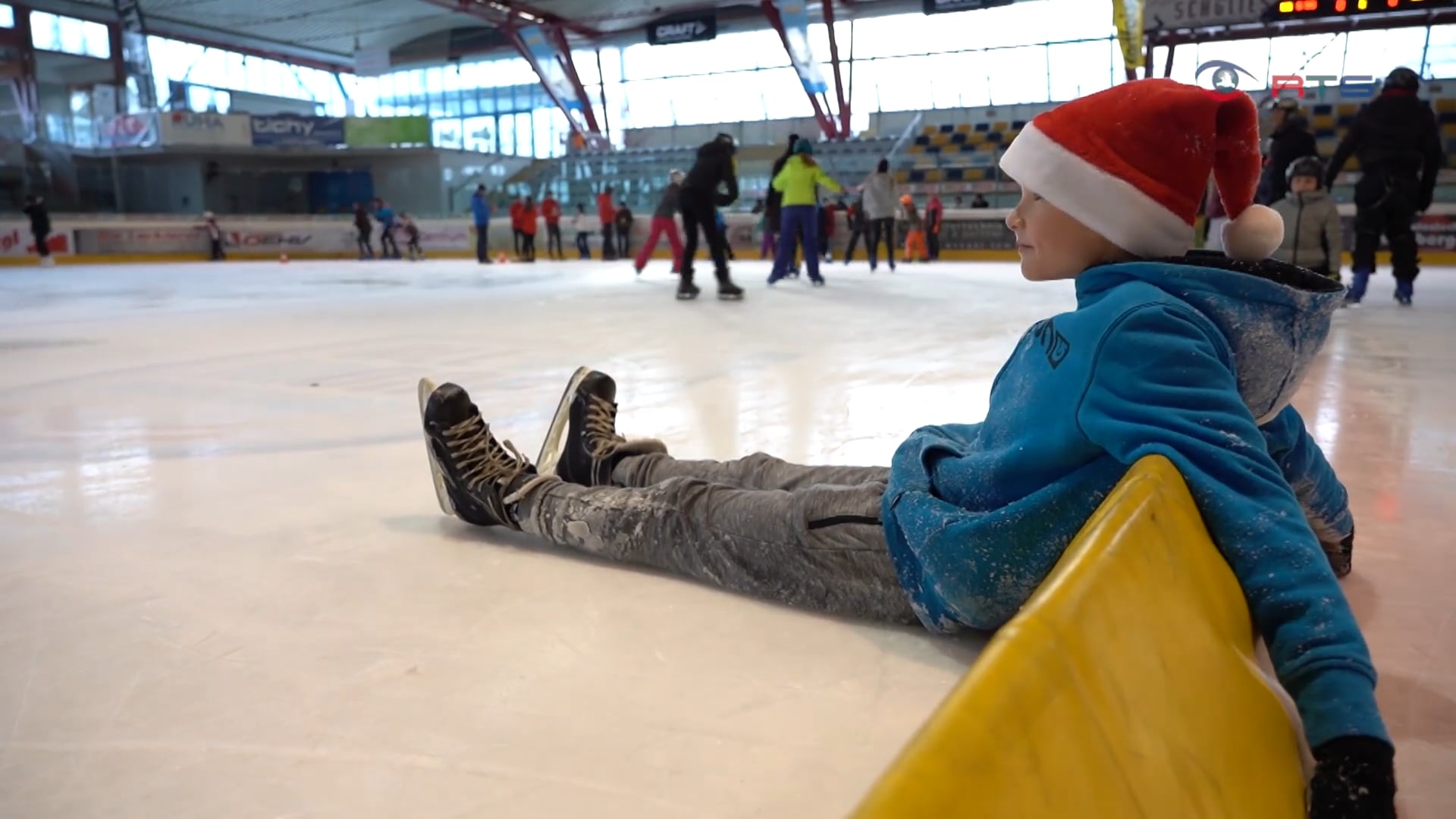 131-schueler-nehmen-an-charity-eislaufevent-von-pro-juventute-in-zell-am-see-teil
