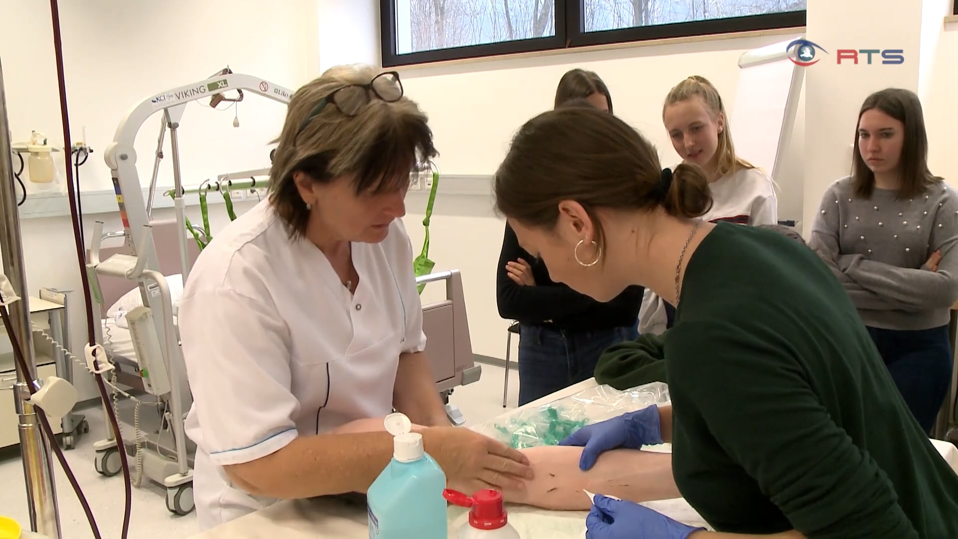 fachschule-elisabehtinum-und-kardinal-schwarzenberg-akademie-erweitern-ausbildung-mit-pflege-inhalten