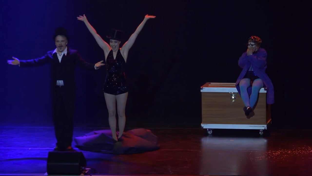 Eccentric Magicians: MIss Paulina & Mr Alex. Book now info@artteatro.com