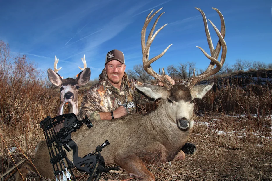 200-Inch Mule Deer Taken with a Stalker Decoy on Vimeo