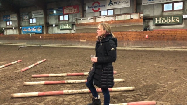 Cavaletti med studs på böjt spår