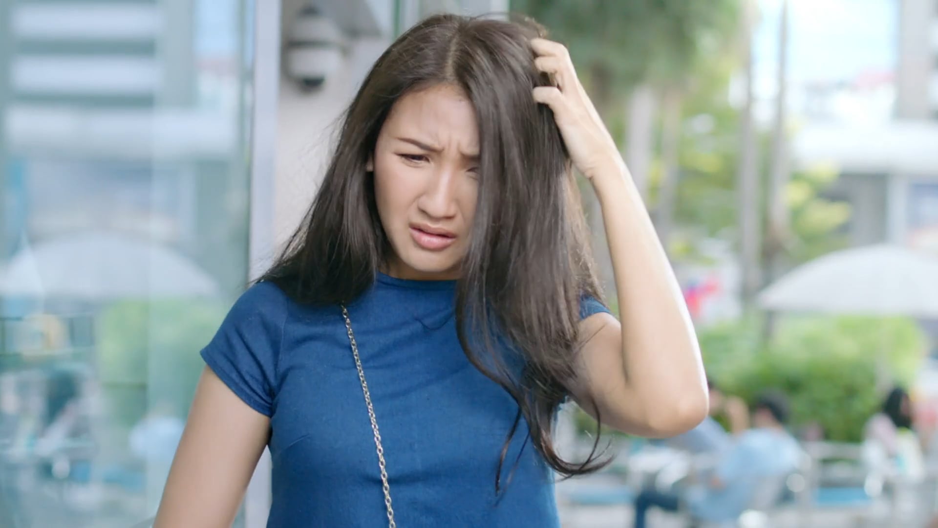 HEAD & SHOULDERS - The Date