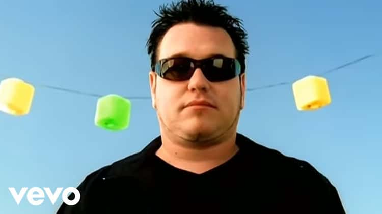 Smash Mouth - Walkin' On The Sun (Official Music Video) 