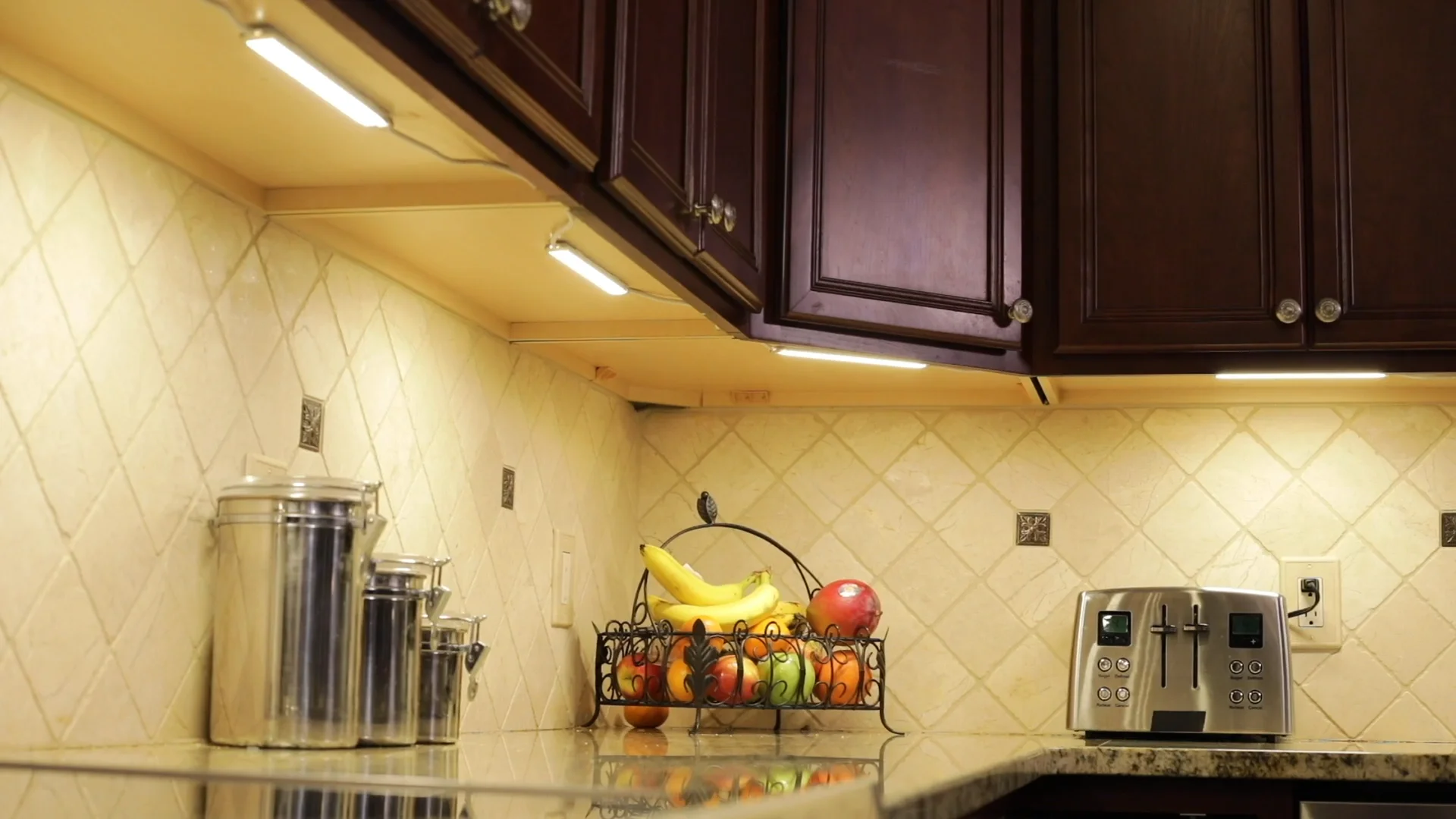 BLACK+DECKER® PureOptics™ LED PUSH WIRE® Under Cabinet Lighting - Quick  Overview on Vimeo