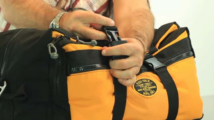How to Use External Compression Straps to Shrink your Bag on Vimeo